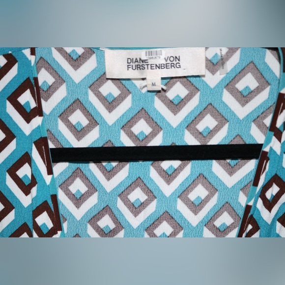 Diane von Furstenberg Avaya Ruffled Crepe Wrap Dress- Size M - Picture 3 of 11